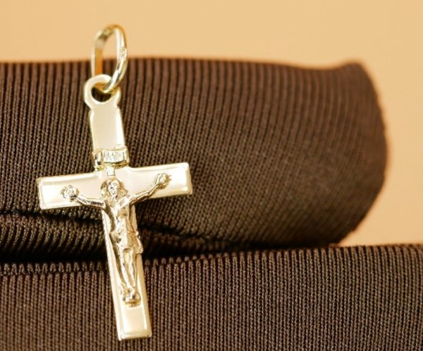 Klasyczny Krzyż z wizerunkiem złoto 585 komunia