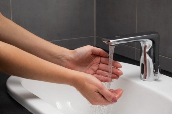 KFA SALTO bateria bezdotykowa z mieszaczem zintegrowanym i zewnętrznym pokrętłem regulacji temperatury 59220000/24H