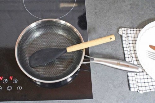 PATELNIA STALOWA 22cm Z POWŁOKĄ PLASTER MIODU 5549