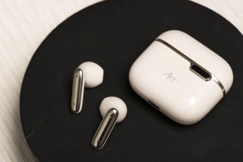 Słuchawki bezprzewodowe douszne Art TWS + stacja dokująca ze złączem USB C AP-TW-B4W białe