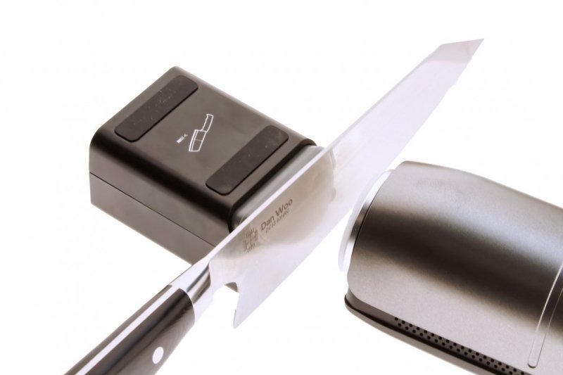 Elektryczna ostrzałka rolkowa Taidea TG2402.