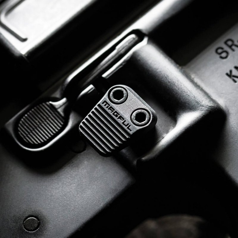 Powiększony przycisk zwalniacza magazynka Magpul MAG568
