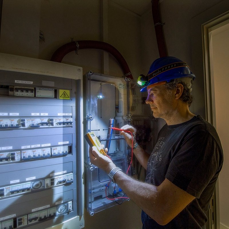 Latarka diodowa Fenix WH23R - czołówka