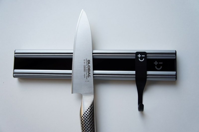 Lustrzana listwa magnetyczna czarna 300mm