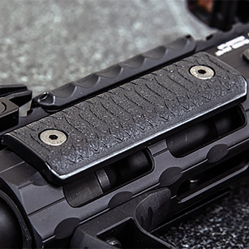 Panel osłony Leapers M-LOK czarny 4 szt.