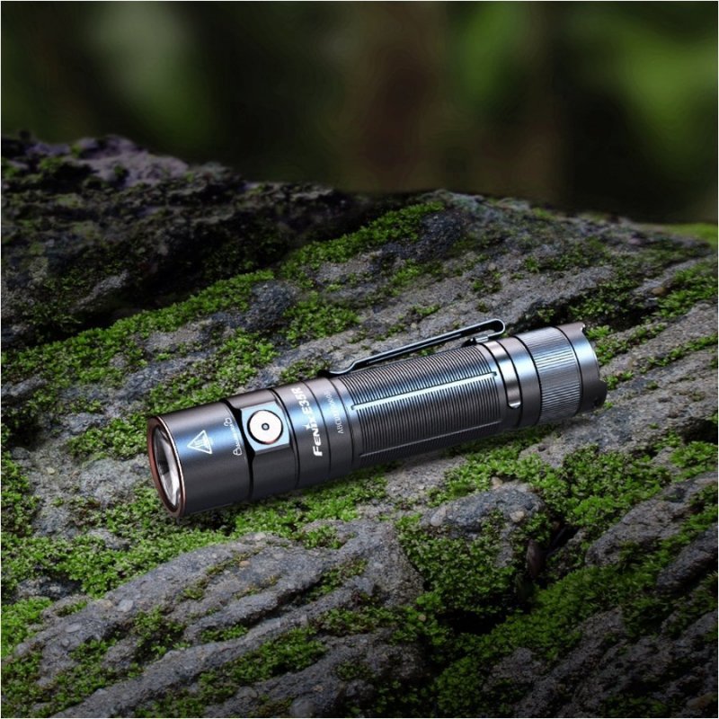 Latarka Diodowa Fenix E35r Czarna