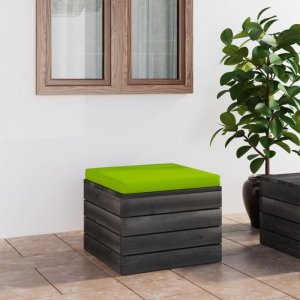 Ogrodowy stołek z palet z poduszką, drewno sosnowe