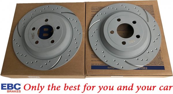 Tylne CERAMICZNE klocki RedStuff + NACINANE tarcze hamulcowe 320mm EBC seria GD Ford Mustang 2015-