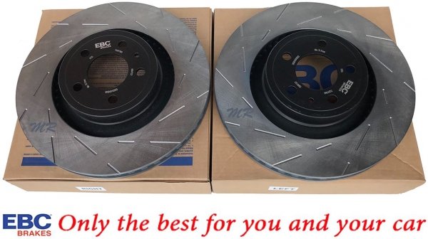 Przednie klocki RedStuff + NACINANE tarcze hamulcowe 352mm EBC seria USR Ford Mustang 2015-