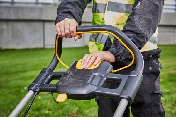 KOSIARKA DO TRAWY AKUMULATOROWA 48CM 2*18V 2*5.0*AH (1 SZT)