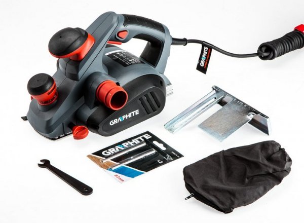 Strug 850W, głębokość strugania 3 mm, szerokość strugania 82 mm