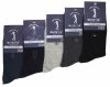Garniturowe skarpety marki AuraVia to wyrafinowany dodatek do męskiej garderoby, wykonane z wysoką zawartością bawełny. Skarpetki w rozmiar 43-46 - model FX7530.