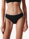 Kobiece majtki Conte Bikini z delikatnym, eleganckim akcentem.