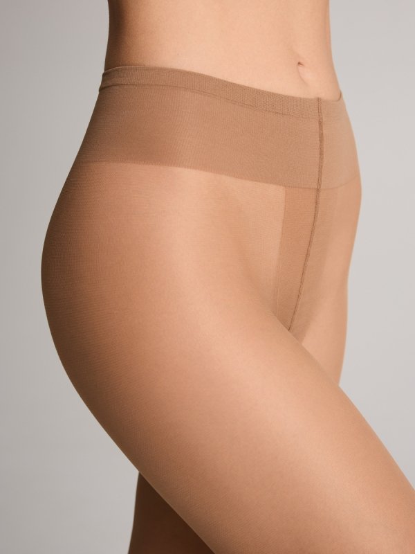 Rajstopy Conte TOP SOFT 40 są doskonałe do każdej stylizacji – od biura po eleganckie wyjścia wieczorne.