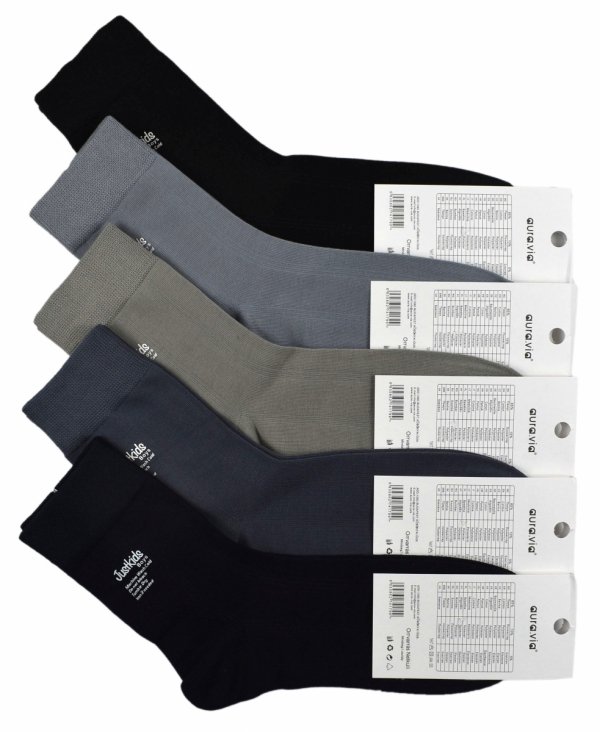 Zestaw męskich skarpet Aura.Via – komfort, styl i lekki żart. Napis „Justkids Boys” przypomina, że powaga nie wyklucza wygody.