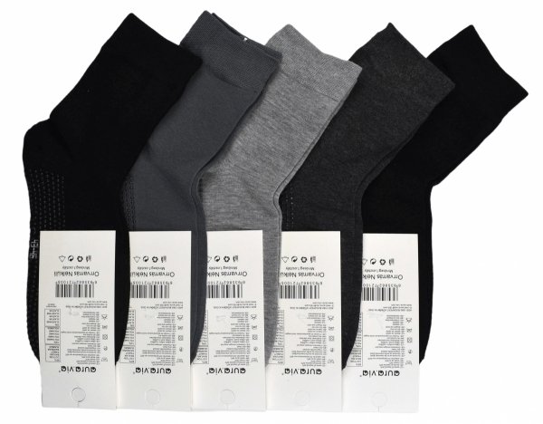 Skarpetki sportowe męskie Aura.Via z wypustkami ABS to pewny krok podczas treningu. Oddychająca bawełna, płaskie szwy i stonowana kolorystyka sprawiają, że są niezastąpione w każdej sytuacji.