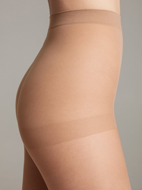 Rajstopy SOLO 40 DEN marki Conte są stworzone z myślą o codziennym komforcie. Półmatowy materiał i elastyczne włókna sprawiają, że nogi wyglądają pięknie, a rajstopy nie tracą kształtu przez cały dzień.