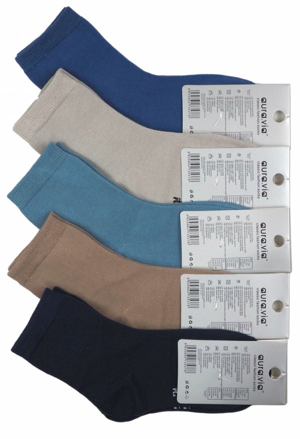 Przedstawiamy zestaw 5 par skarpet dziecięcych wykonanych z wysokiej jakości bawełny, idealnych na każdy dzień. Skarpetki te charakteryzują się klasycznym designem i stonowanymi kolorami, które świetnie komponują się z każdą dziecięcą stylizacją