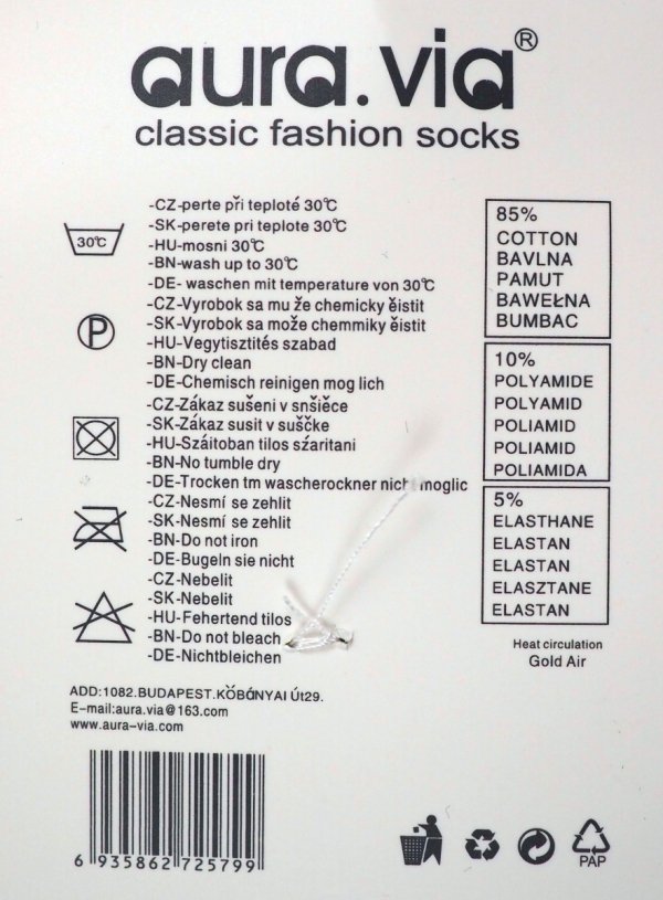 Skarpetki są wykonane z wysokiej jakości bawełny (85%), zapewniając przyjemność noszenia przez cały dzień.