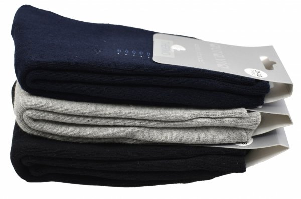 Miękkie, zimowe skarpety z bawełny to pewny wybór na mroźne poranki. Oddychająca dzianina i technologia THERMO dbają o komfort, a haftowany detal dodaje stylu.