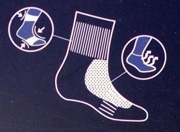 Komfort na cały dzień: płaskie szwy, elastyczny ściągacz i bawełna 90%. Technologia THERMO wspiera utrzymanie ciepła bez przegrzewania stóp.