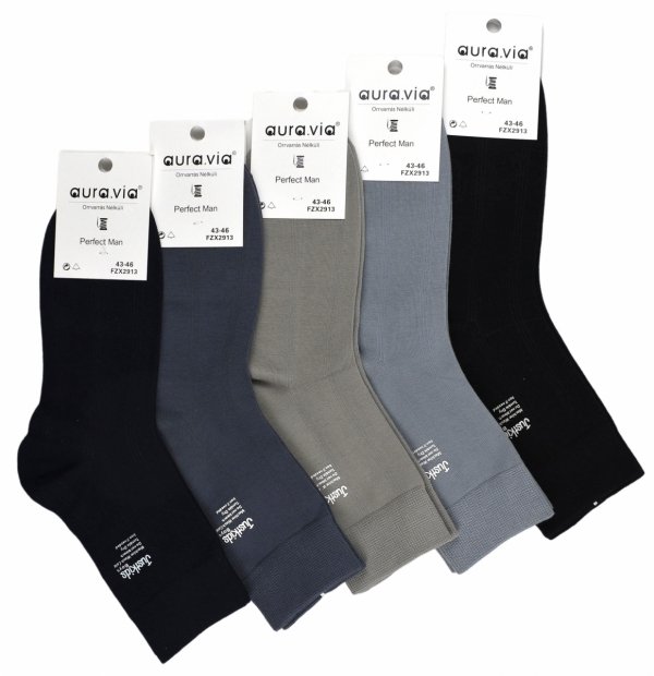 Eleganckie skarpetki męskie Aura.Via – pięć par z humorem i wygodą. „Justkids Boys” to detal, który wywoła uśmiech przy każdym zakładaniu.