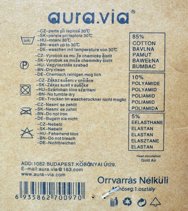 Wykonane z przewiewnej bawełny (85%), te skarpetki zapewniają doskonałą cyrkulację powietrza, co sprawia, że stopy pozostają świeże przez cały dzień. Dodatek poliamidu 10% i elastanu 5%