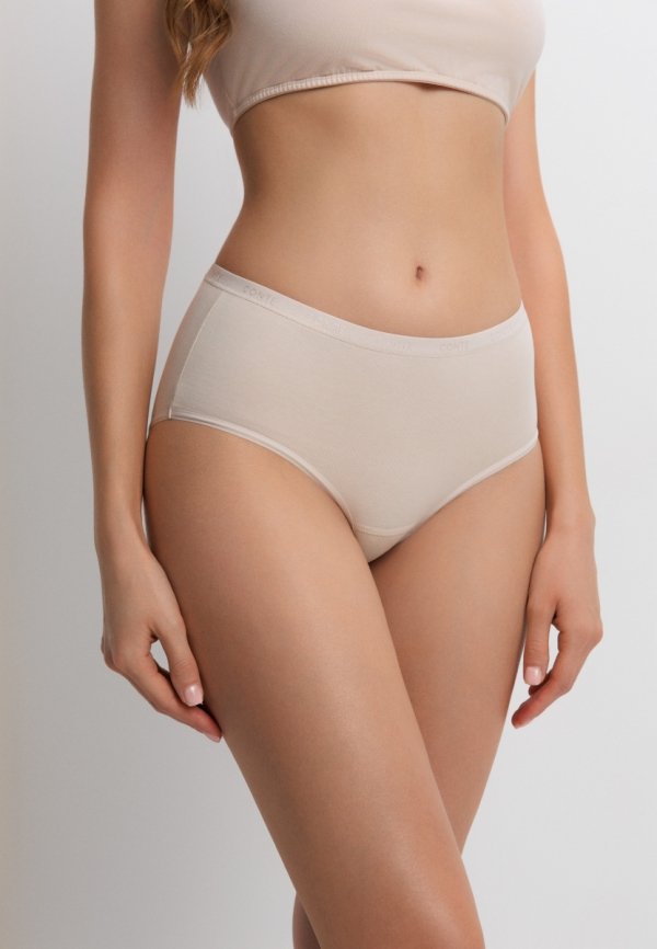 Jeśli szukasz wygodnej bielizny basic, majtki damskie CONTE COMFORT będą świetnym wyborem. Wysoka zawartość bawełny daje przyjemność noszenia, a elastan pomaga zachować idealne dopasowanie do sylwetki.