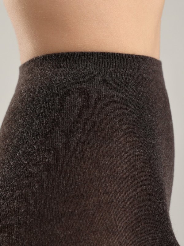 Postaw na luksusowy komfort – rajstopy CASHMERE 250 otulą Twoje nogi miękkim ciepłem i zapewnią stylowy wygląd.