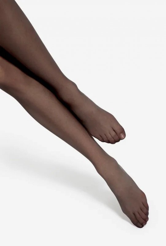 Klasyczne rajstopy Gatta Comfort Style 20 Den oferują bezuciskowy ściągacz, wzmocnioną część majteczkową i matowe wykończenie. Idealny wybór na co dzień i na specjalne okazje.