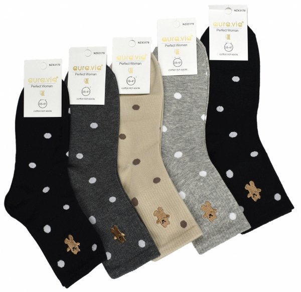 Damskie skarpety w grochy, uszyte z miękkiej bawełny, ozdobione haftowanym misiem. Komfortowe i trwałe, stanowią świetne uzupełnienie garderoby.