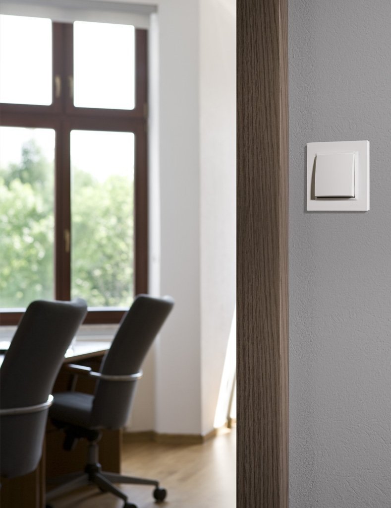 Simon 10 łącznik jednobiegunowy z podświetleniem LED 10AX IP20 kremowy CW1L.01/41