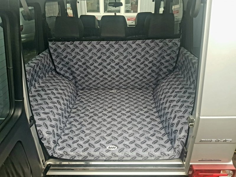 Mata samochodowa dla Psa do bagażnika  REFLONA (realizacja Mercedes G AMG))