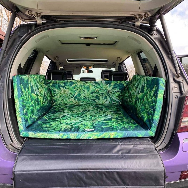 Mata samochodowa dla Psa do bagażnika  Marija Marija (realizacja Mercedes GL) 