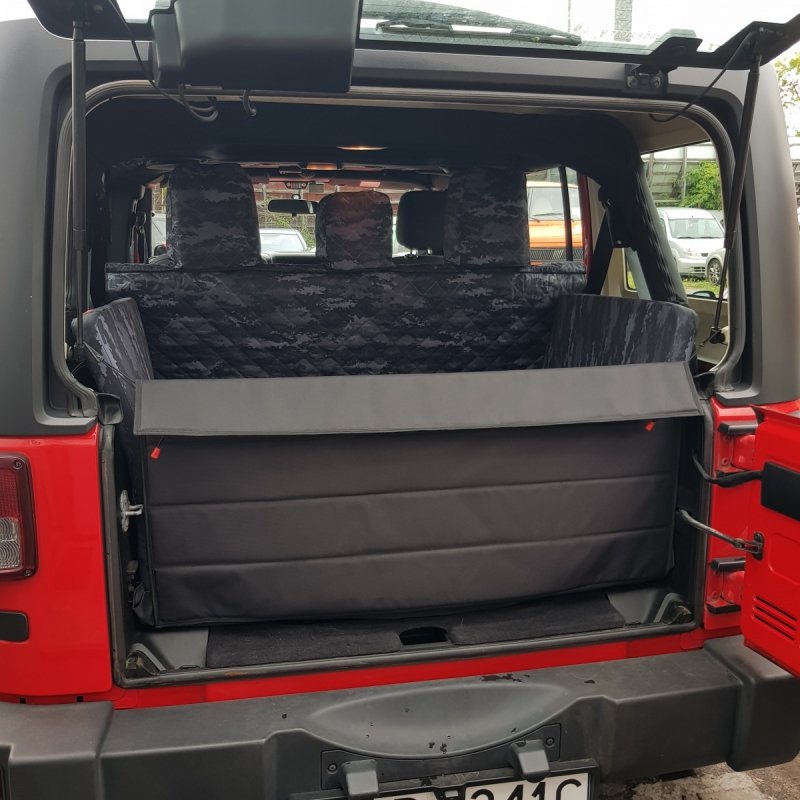  Mata samochodowa dla Psa do bagażnika Pixelo - (realizacja Jeep Wrangler)