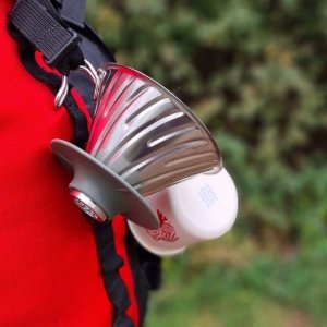 Hario - Metalowy Drip V60-02 Outdoor srebrny z silikonową podstawką