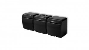 JUNIOR Gniazdo potrójne z uziemieniem 3x(2P+Z) (klapka czarna bez przesłon) czarny 12GHE-3