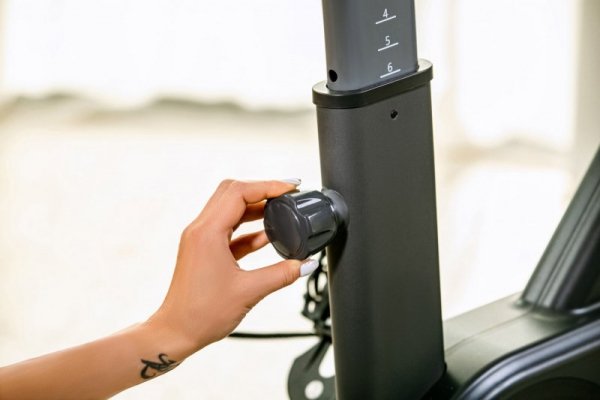 Rower stacjonarny, magnetyczny OVICX Q200X z ekranem dotykowym 15,6&quot; TFT, WIFI bluetooth&app (WYPRZEDAŻ)