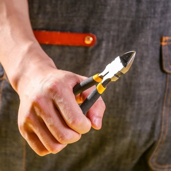 Szczypce tnące boczne Deli Tools EDL2706, 6&quot; (czarne)