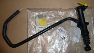 $ Pompe d'embrayage Renault Clio III , 8200436137
