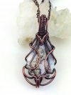 Wisiorek miedziany 4.5x2 cm z opalem dendrytowym - zdjęcie od spodu