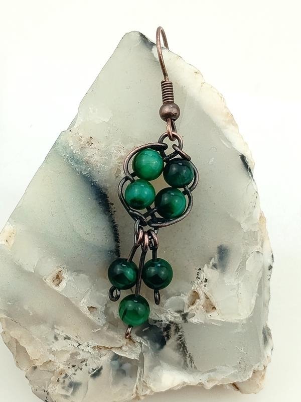 Kolczyki miedziane z tygrysim okiem dla numerologicznej 1, 4 i 5