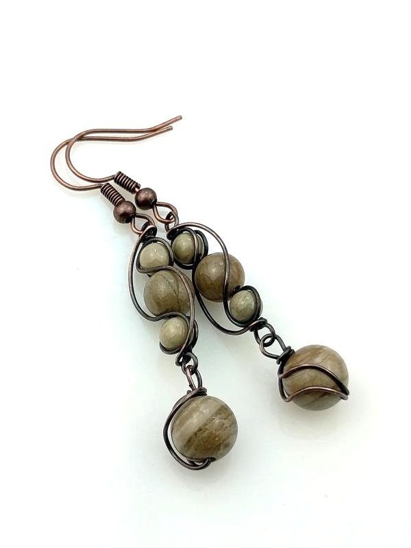 Jaspis srebrny liść - kolczyki z drutu miedzianego, wymiary 5.4x1 cm, waga 4.8 grama, rękodzieło