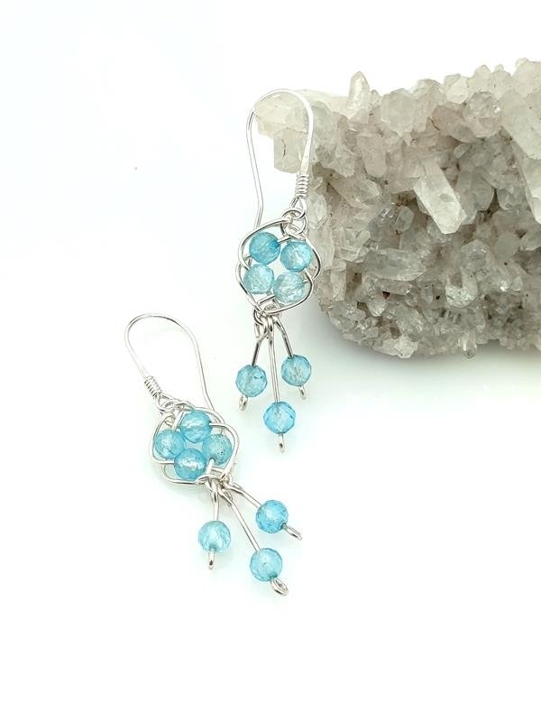 Błękitny topaz - kolczyki ze srebra dla znaku Strzelca, Panny, Wagi, Wodnika, Byka, Bliźniąt, Lwa i Skorpiona