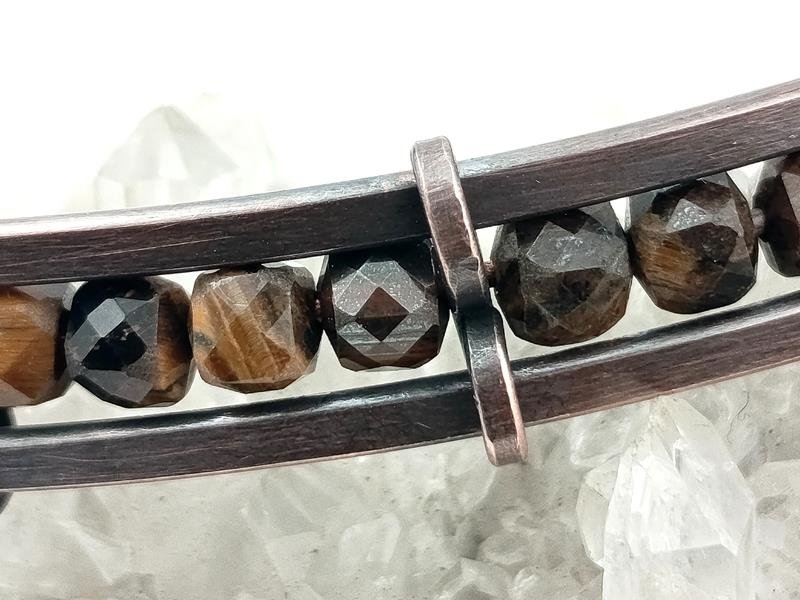 Bransoleta miedziana z kostkami tygrysiego oka dla policjanta, naukowca, księgowego