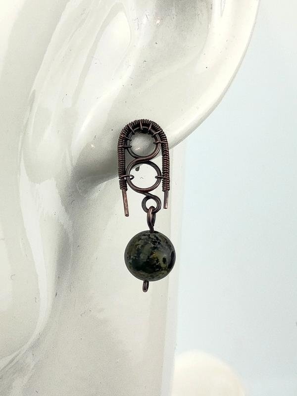 Kolczyki miedziane jaspisem smocza krew dla numerologicznej 6 i 9