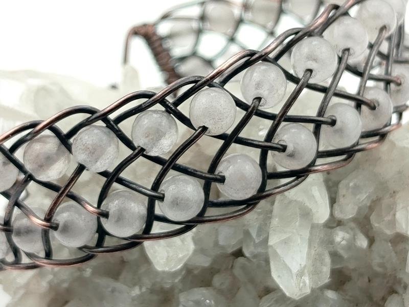 Bransoletka miedziana z z kwarcem różowym dla terapeutki, pielęgniarki