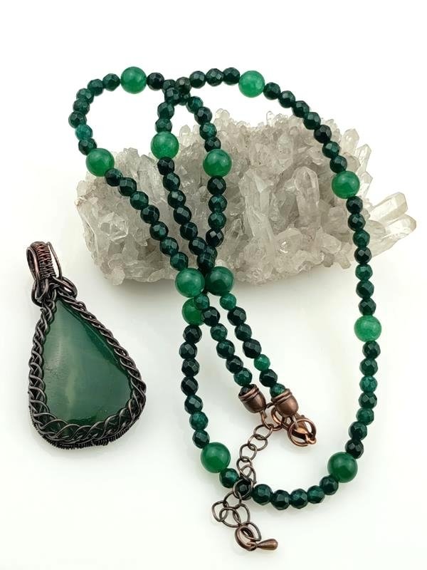 Naszyjnik z jadeitem, onyksem dla numerologicznej 2, 3, 4, 5, 6, 8, 9 i 22