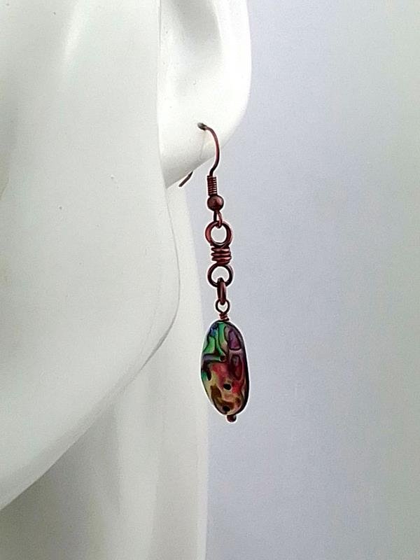 Kolczyki miedziane 5.3x1 cm z muszlą abalone, waga kolczyków 3 gramy, znak Wodnika i Raka