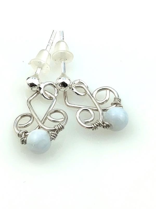 Niebieski agat koronkowy - kolczyki ze srebra próby Ag930, wymiary 1.9x1 cm, waga 1.1 grama, sztyfty, rękodzieło